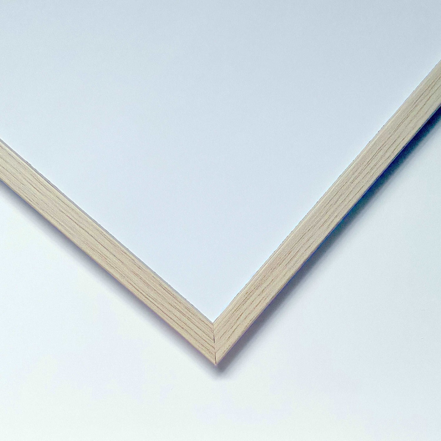 Frame A4 Oak - Add sophistication to your posters