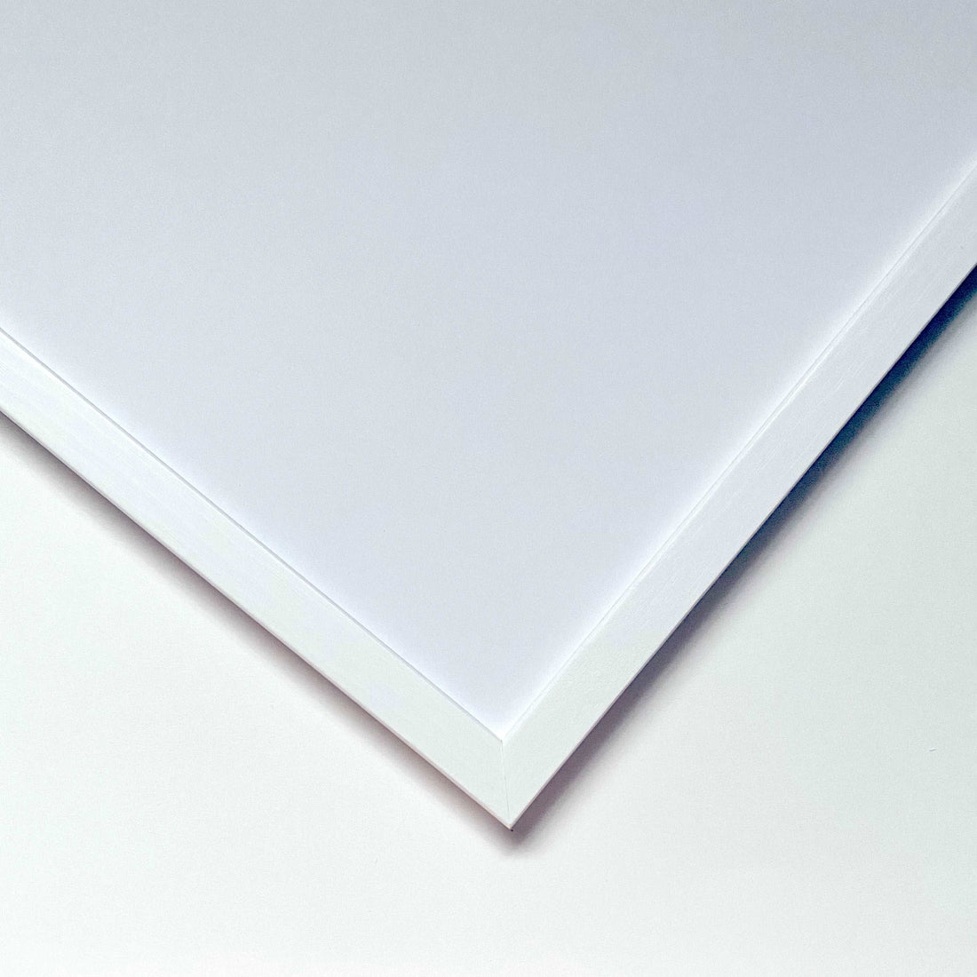 Frame A4 White - Add sophistication to your posters